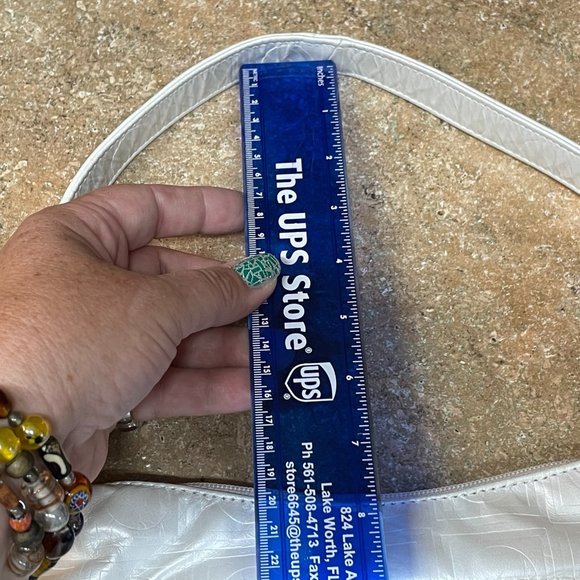 VINTAGE PINKY LEATHER Pearl White Leather Embossed Logo Chic Top Handle Eve Bag - Picture 11 of 12